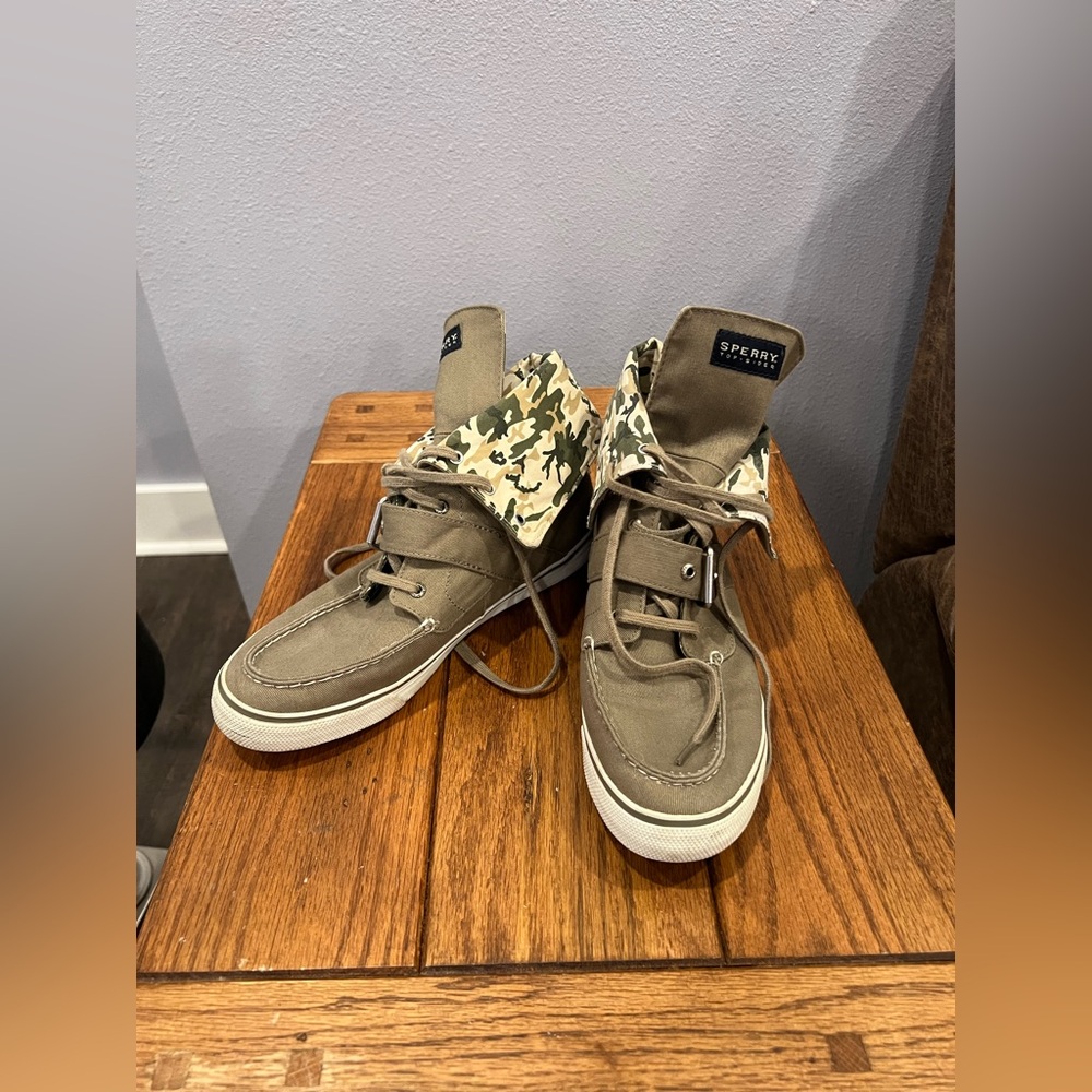 Sperry Top-Sider Women’s Boat Shoes Hi-Top Fold Over Camo – Size 9.5